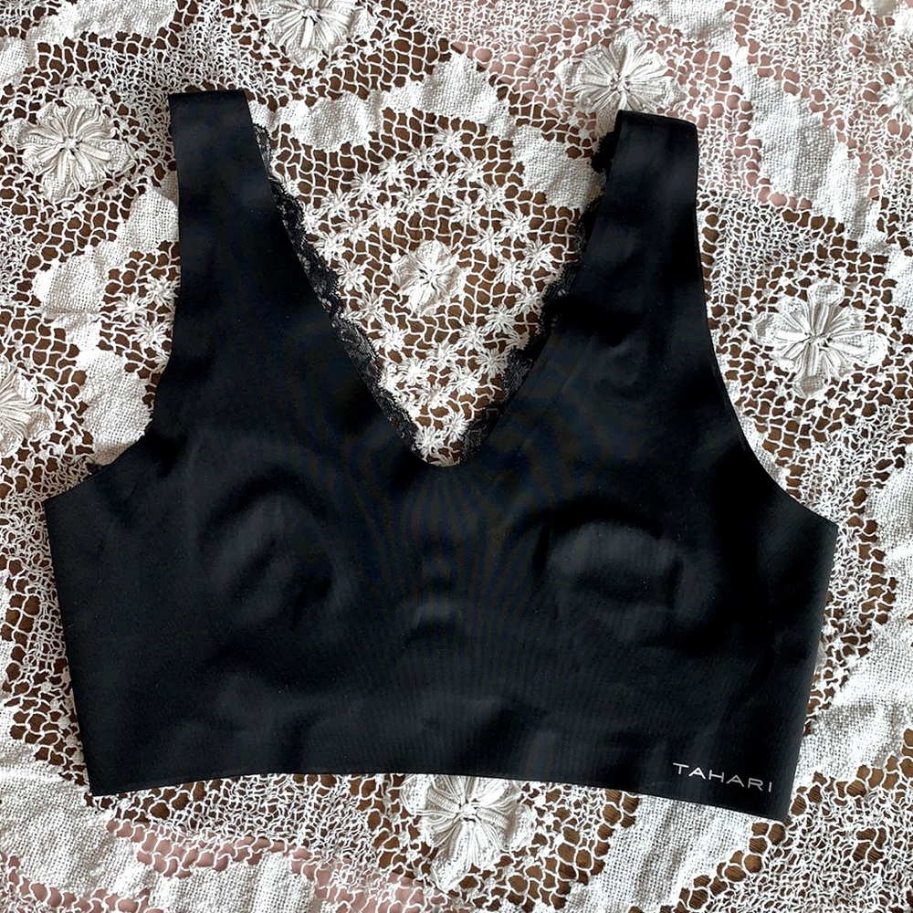 TAHARI - Free Lace Top